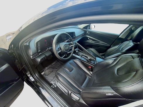 Used 2021 Hyundai Elantra SE FWD image 7