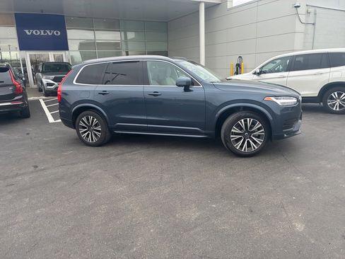 Used 2022 Volvo XC90 T5 Momentum w/ Climate Package image 2