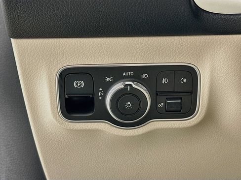 Used 2026 Mercedes-Benz GLB 250 4MATIC image 10