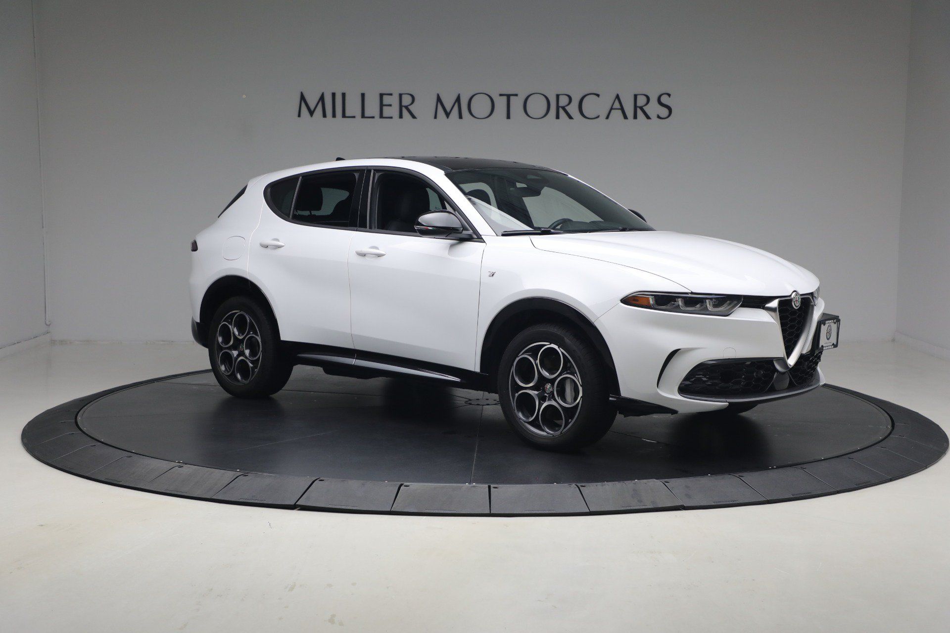 Used 2024 Alfa Romeo Tonale Ti w/ Premium Interior Package AWD/4WD image 9