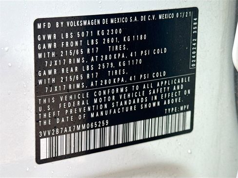 Used 2021 Volkswagen Tiguan SE image 32