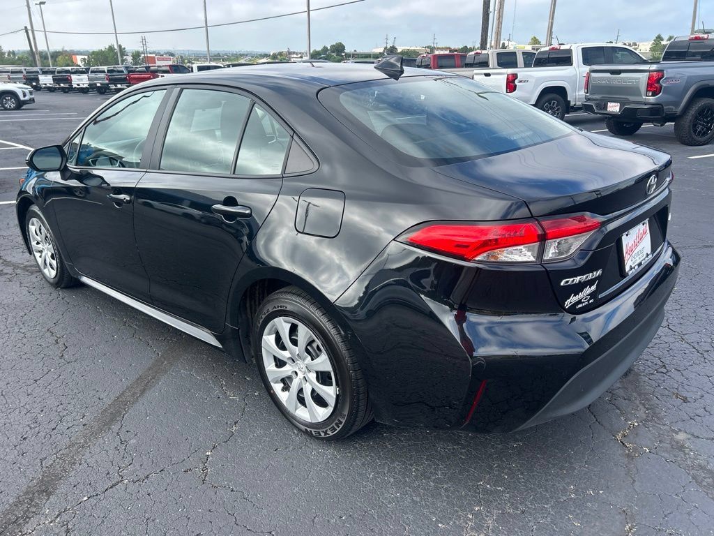 Used 2025 Toyota Corolla LE FWD image 7
