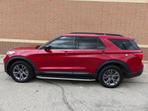 Used 2022 Ford Explorer XLT w/ Equipment Group 202A AWD/4WD image 5