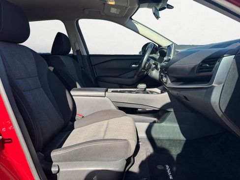 Used 2024 Nissan Rogue SV image 15