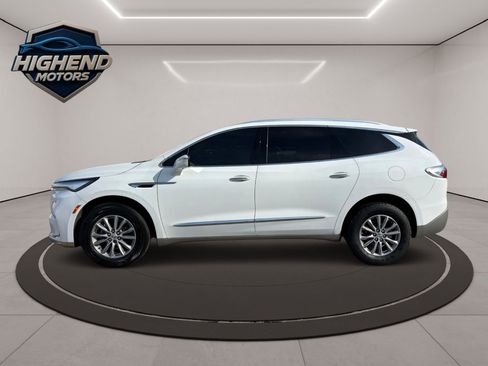 Used 2024 Buick Enclave Premium image 3