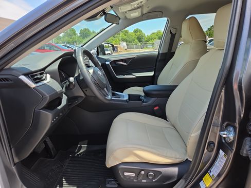 Used 2023 Toyota RAV4 XLE w/ XLE Grade Weather Package AWD/4WD image 10