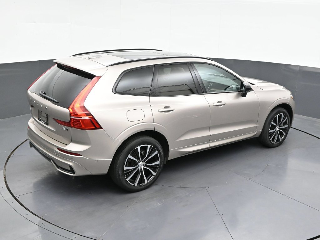 Certified 2024 Volvo XC60 B5 Plus AWD/4WD image 25