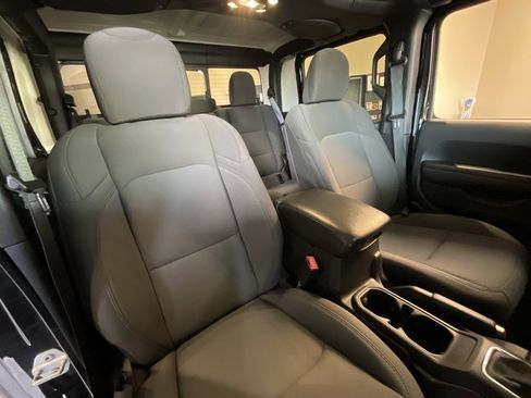 Used 2021 Jeep Gladiator Sport image 21