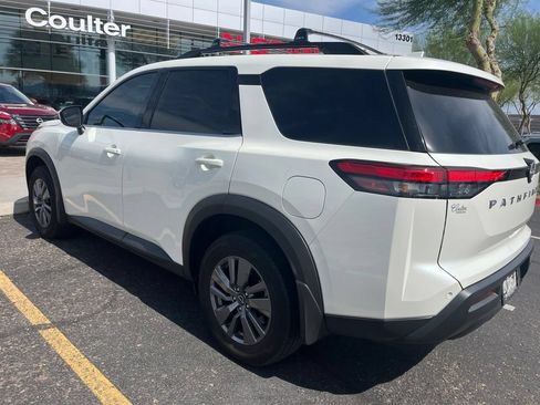 Certified 2024 Nissan Pathfinder SV FWD image 5