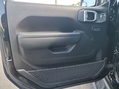 Used 2022 Jeep Wrangler Sport AWD/4WD image 10