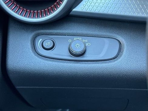 New 2026 Chevrolet Trax RS w/ Sunroof Package FWD image 32