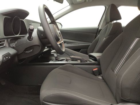 Used 2023 Hyundai Elantra SEL image 17