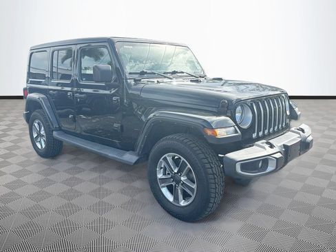 Certified 2022 Jeep Wrangler Unlimited Sahara w/ Cold Weather Group AWD/4WD image 4