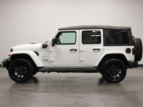 Used 2022 Jeep Wrangler Unlimited Sahara w/ Cold Weather Group AWD/4WD image 5