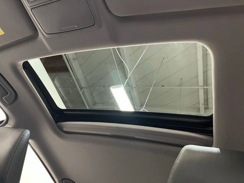 Used 2017 Honda Accord EX-L image 10