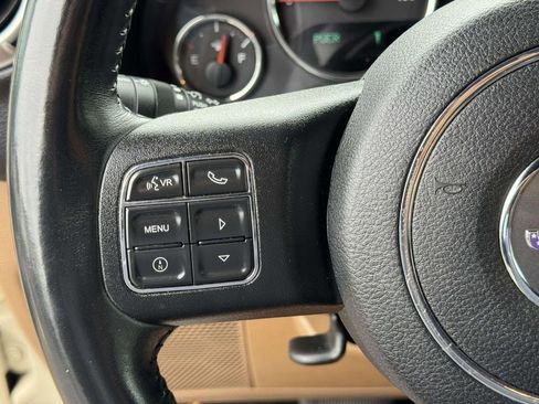 Used 2017 Jeep Wrangler Unlimited Sahara w/ Connectivity Group AWD/4WD image 10