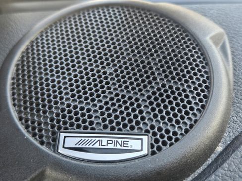 Used 2018 Jeep Wrangler Unlimited Rubicon w/ Connectivity Group image 27