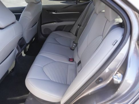 Used 2022 Toyota Camry SE image 12