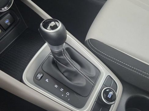 Used 2025 Hyundai Venue SEL FWD image 29