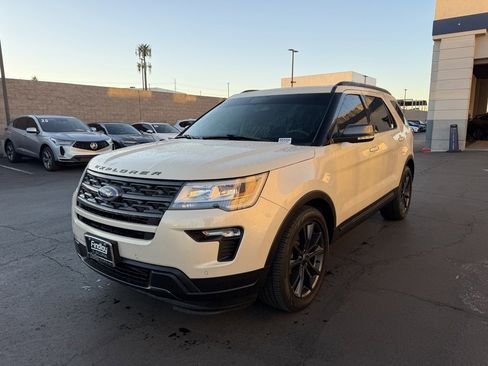 Used 2018 Ford Explorer XLT w/ Equipment Group 202A image 7