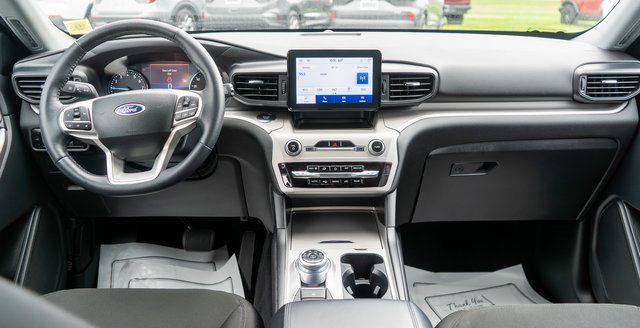 Used 2023 Ford Explorer XLT AWD/4WD image 15