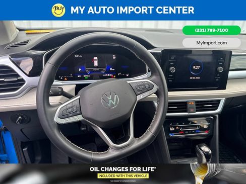 Used 2025 Volkswagen Taos SE w/ Panoramic Sunroof Package AWD/4WD image 9