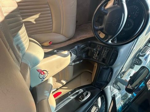 Used 1998 Chevrolet Corvette Convertible w/ Performance Handling Pkg image 13