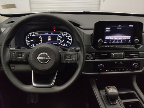 Used 2023 Nissan Pathfinder S image 22