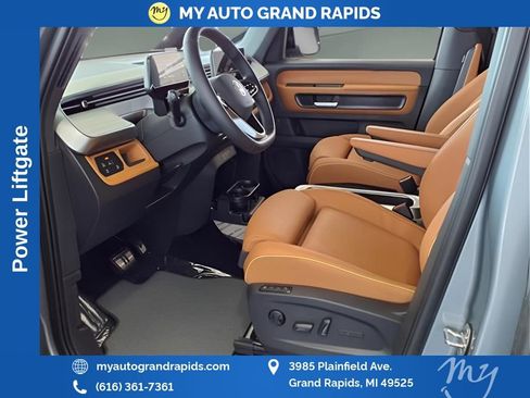 Used 2025 Volkswagen ID. Buzz Pro S image 8