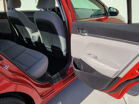 Used 2019 Hyundai Elantra SE image 27