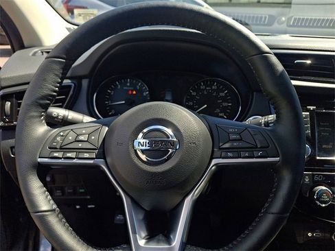 Used 2021 Nissan Rogue Sport SV image 19