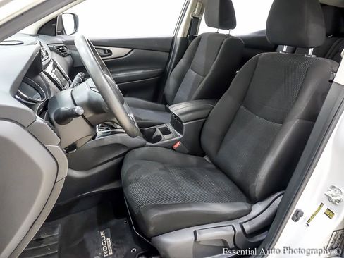 Used 2020 Nissan Rogue Sport S image 12