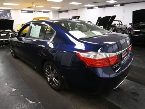 Used 2024 Subaru Crosstrek 2.0i Premium AWD/4WD image 6