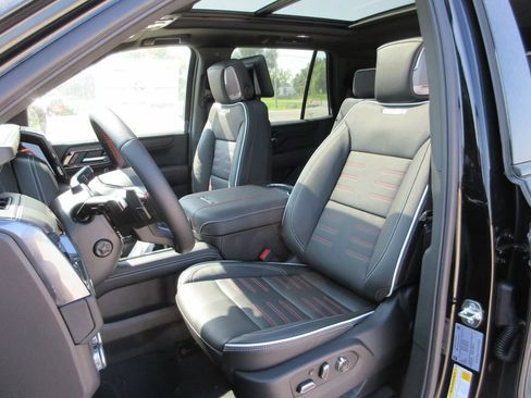 New 2026 GMC Yukon AT4 Ultimate AWD/4WD image 9