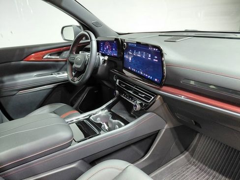 Certified 2024 Chevrolet Traverse RS w/ LPO, Floor Liner Package image 32