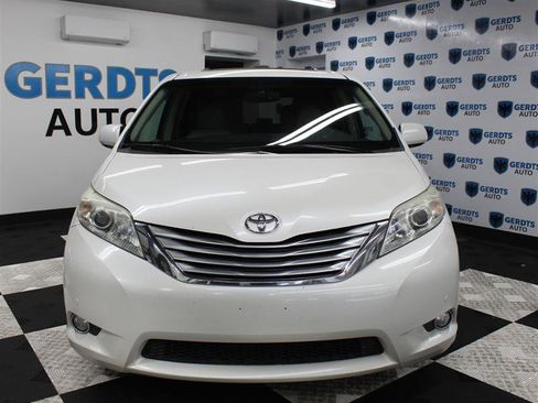 Used 2011 Toyota Sienna Limited w/ Premium Pkg FWD image 6