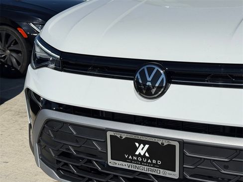 New 2026 Volkswagen Taos SE image 4