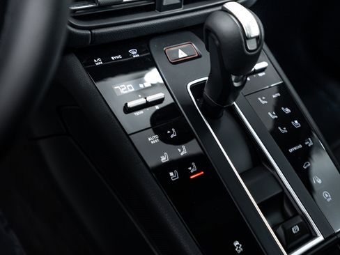 Certified 2026 Porsche Macan image 16