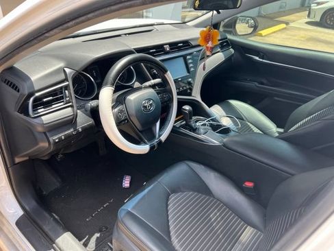Used 2020 Toyota Camry SE FWD image 5
