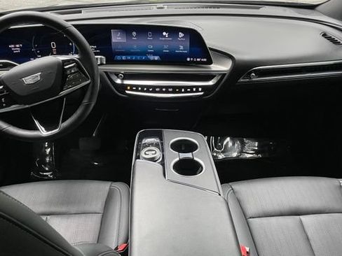 Used 2024 Cadillac Lyriq Luxury AWD/4WD image 16