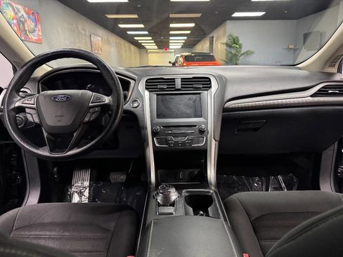 Used 2018 Ford Fusion SE w/ Fusion SE Technology Package image 38