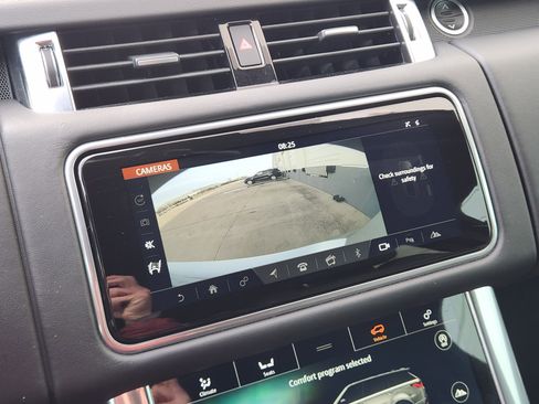 Used 2020 Land Rover Range Rover Sport HST image 17