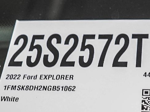 Used 2022 Ford Explorer XLT w/ Equipment Group 202A AWD/4WD image 31