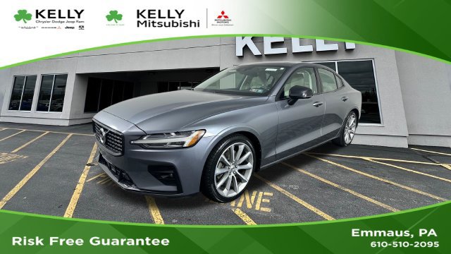 Used 2021 Volvo S60 T5 Momentum AWD/4WD image 1