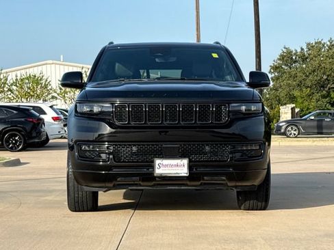 Used 2023 Jeep Wagoneer 4WD image 2