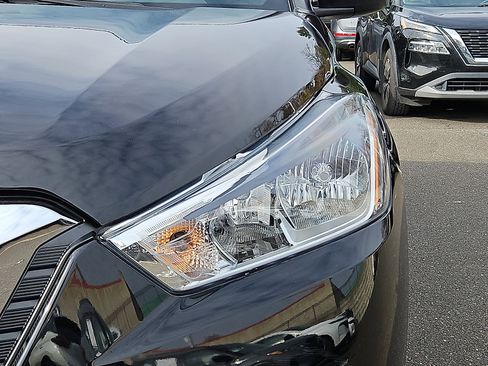 Certified 2020 Nissan Kicks S image 8
