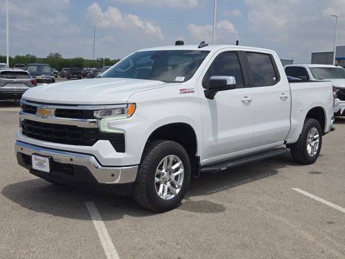 Used 2023 Chevrolet Silverado 1500 LT w/ Z71 Off-Road Package AWD/4WD image 7