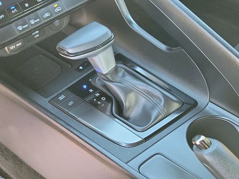 Certified 2025 Hyundai Elantra Sport image 13