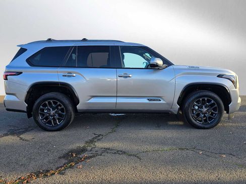 Used 2025 Toyota Sequoia Platinum AWD/4WD image 2