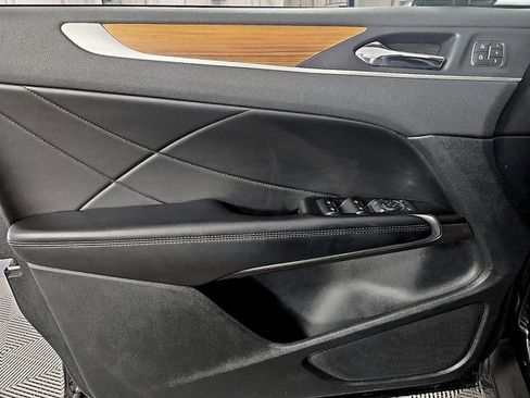 Certified 2019 Lincoln MKC Reserve w/ MKC Climate Package image 12
